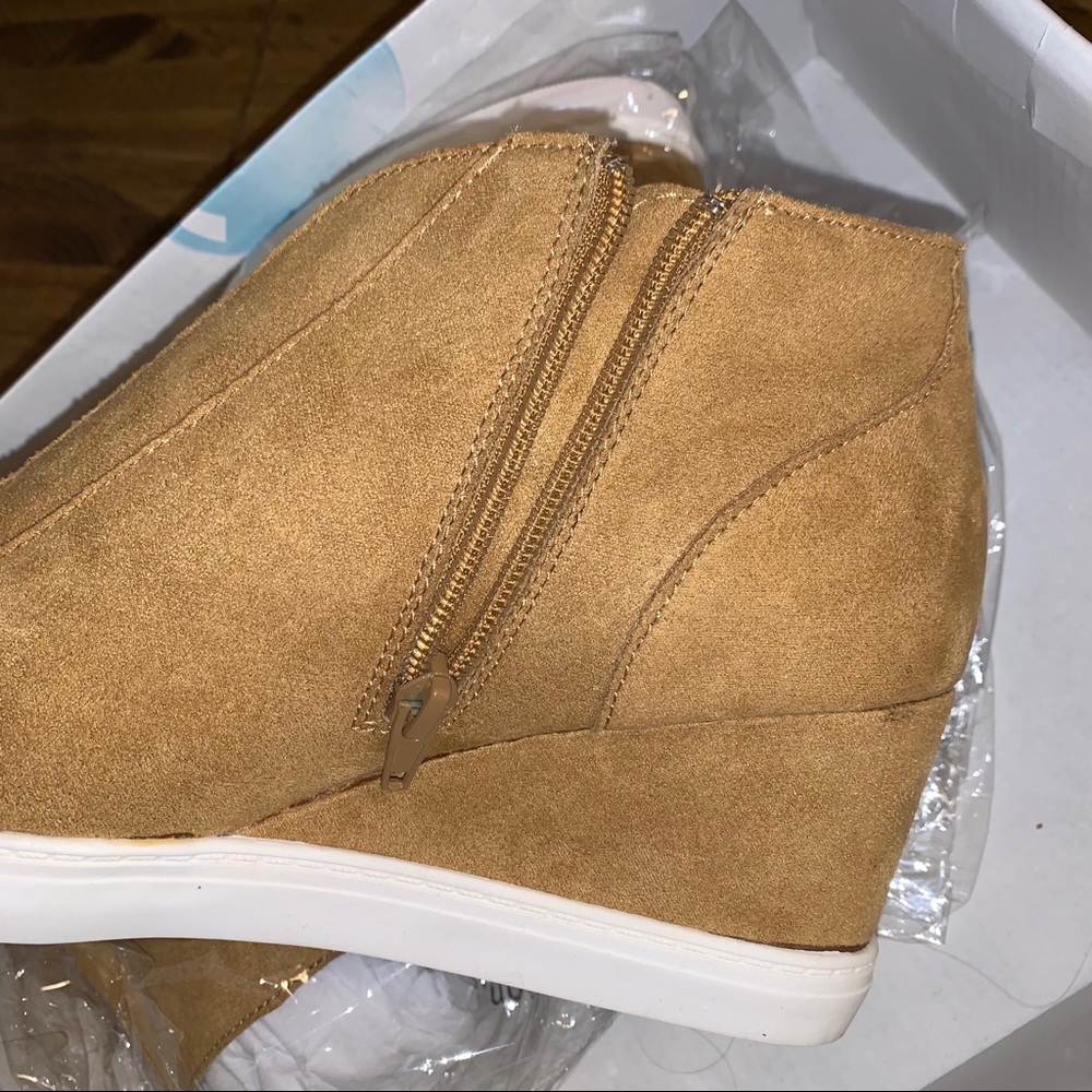 Soda Vesper Hidden Wedge Heel Sneakers Sporty Elastic NWT - Picture 12 of 16